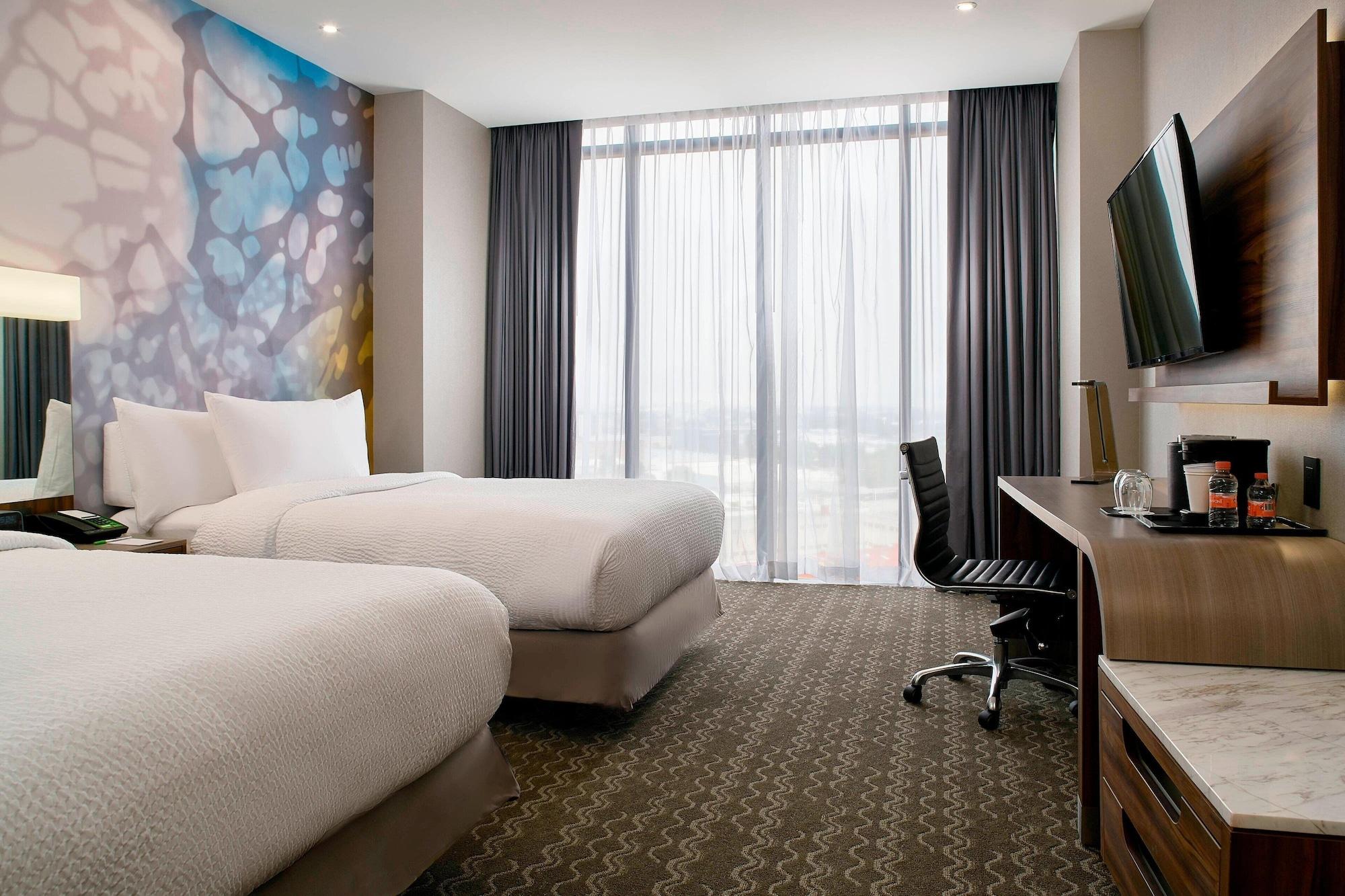 Courtyard By Marriott Mexico City Toreo Экстерьер фото